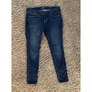 // HOLLISTER \\ Low-Rise Super Skinny Jeans